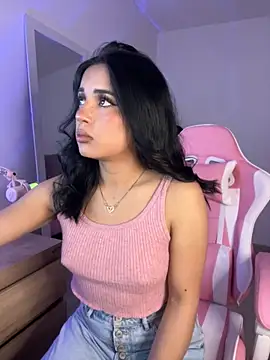 Snapshot of Emily-14 chatting on September 2025 04:52:02 AM Emily-14 online show from September 2025 04:52:02 AM