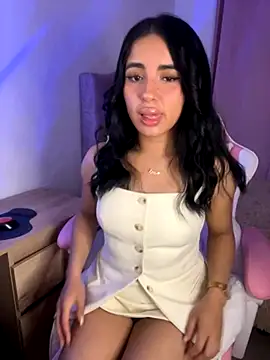 Emily-14 online show from December 2025 04:00:01 AM