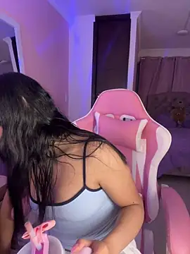 Emily-14 online show from April 2026 04:52:02 AM