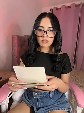 Emily-14 online show from November 2025 05:22:01 AM