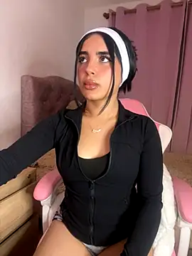 Emily-14 online show from December 2025 05:19:01 AM