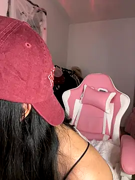 Emily-14 online show from October 2025 04:00:01 AM