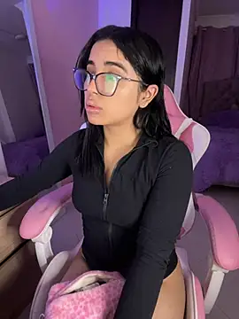 Emily-14 online show from May 2026 06:27:01 AM