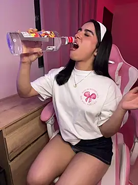Emily-14 online show from June 2026 04:24:01 AM