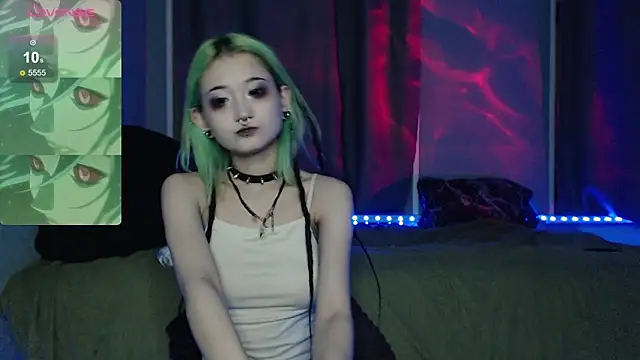 Snapshot of Milten-Trish chatting on November 2025 07:40:01 PM Milten-Trish online show from November 2025 07:40:01 PM