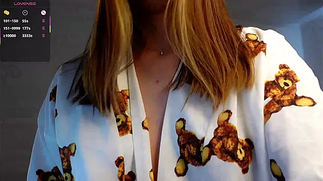 Snapshot of FalineDowlen chatting on January 2025 07:39:02 AM FalineDowlen online show from January 2025 07:39:02 AM