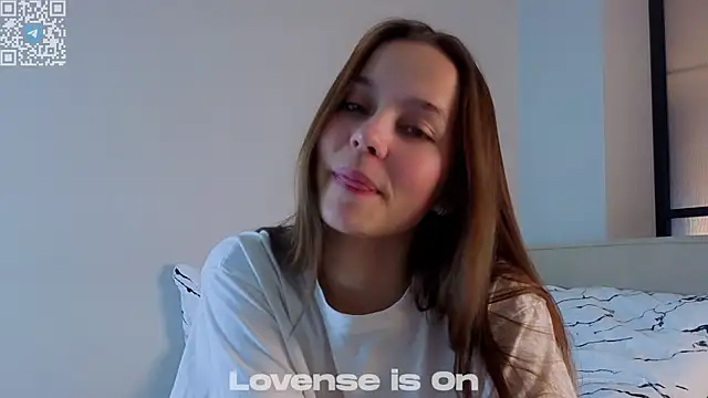 Snapshot of FalineDowlen chatting on November 2025 02:59:01 AM FalineDowlen online show from November 2025 02:59:01 AM