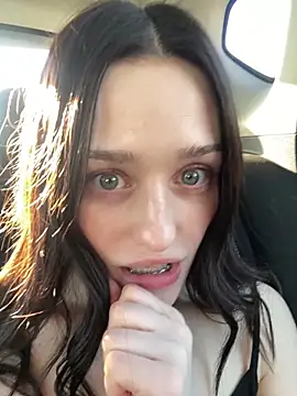 Mia Mia M online show from April 2026 02:56:01 PM