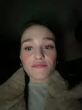 Mia Mia M online show from March 2026 04:37:01 PM