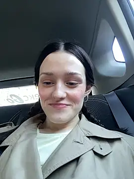 Mia Mia M online show from April 2026 04:08:02 PM