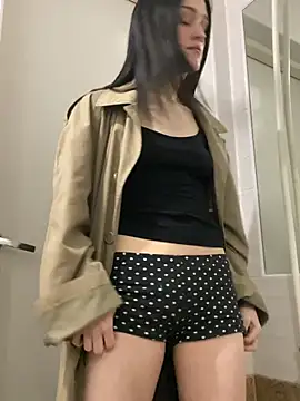 Mia Mia M online show from May 2026 03:51:02 PM