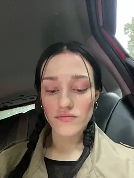 Mia Mia M online show from May 2026 04:03:01 PM