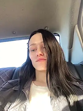 Mia Mia M online show from May 2026 03:38:01 PM