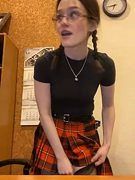 Mia Mia M online show from January 2026 02:20:02 PM