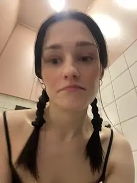 Mia Mia M online show from May 2026 02:26:02 PM