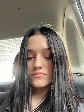 Mia Mia M online show from May 2026 03:52:02 PM