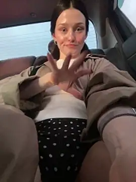 Mia Mia M online show from April 2026 04:11:02 PM