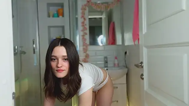 Mia Mia M online show from February 2025 05:46:02 AM