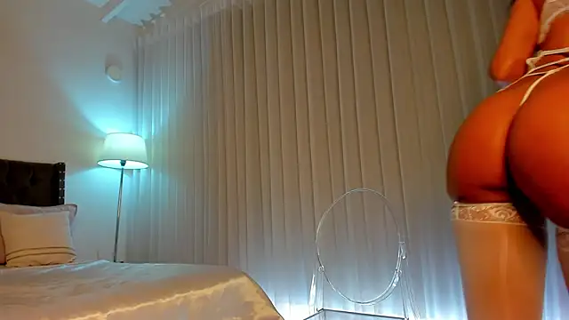 Anierouse1 online show from October 2025 05:25:02 PM