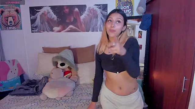 cuteweed420 online show from October 2025 07:44:01 PM