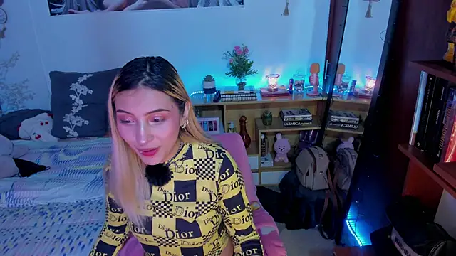 cuteweed420 online show from April 2026 11:12:02 PM