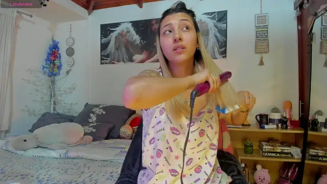 Snapshot of cuteweed420 chatting on April 2026 09:05:01 PM cuteweed420 online show from April 2026 09:05:01 PM