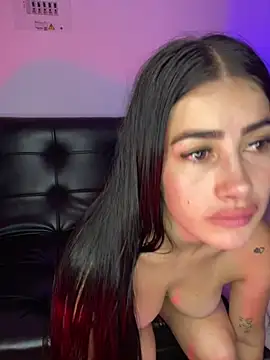 Snapshot of Sweet_and_caramel chatting on January 2025 01:33:01 AM Sweet and caramel online show from January 2025 01:33:01 AM