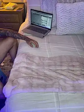 Sweet and caramel online show from October 2025 12:18:02 AM