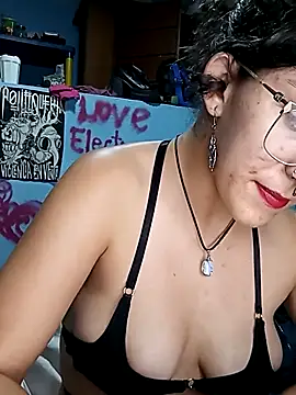 Snapshot of LoveElectra chatting on March 2025 02:51:02 AM LoveElectra online show from March 2025 02:51:02 AM