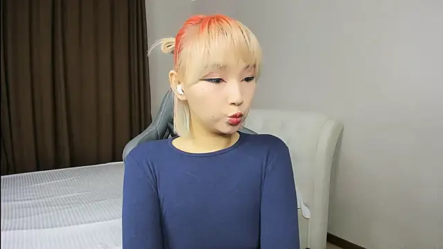 Milla Aheo online show from November 2025 01:00:01 PM