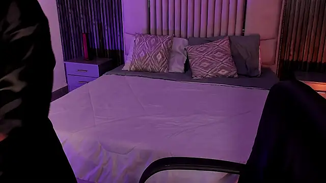 Lillyortiz online show from March 2026 07:59:01 PM