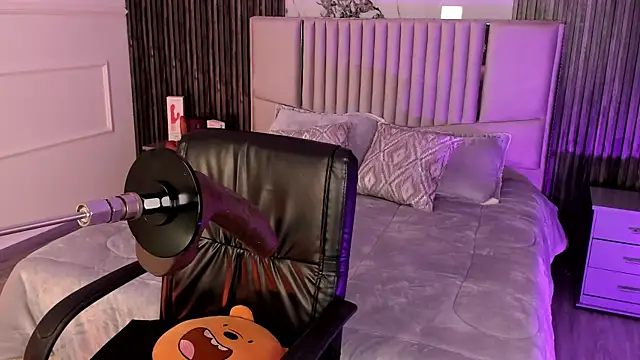 Lillyortiz online show from November 2025 08:45:01 PM