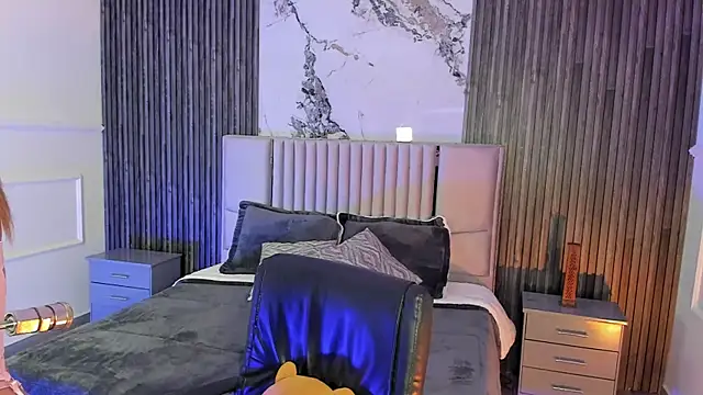 Lillyortiz online show from April 2026 07:48:01 PM