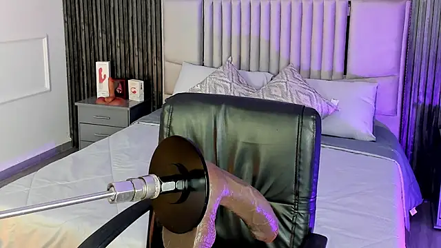 Lillyortiz online show from November 2025 08:09:01 PM