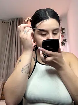 Snapshot of SaraBraun_ chatting on October 2025 06:18:02 PM SaraBraun online show from October 2025 06:18:02 PM