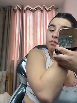 Snapshot of SaraBraun_ chatting on October 2025 04:52:01 PM SaraBraun online show from October 2025 04:52:01 PM