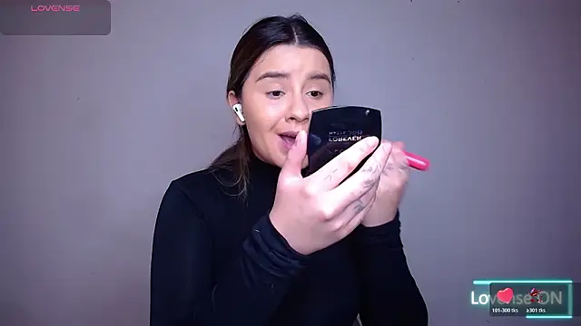 Snapshot of SaraBraun_ chatting on February 2026 05:13:02 PM SaraBraun online show from February 2026 05:13:02 PM