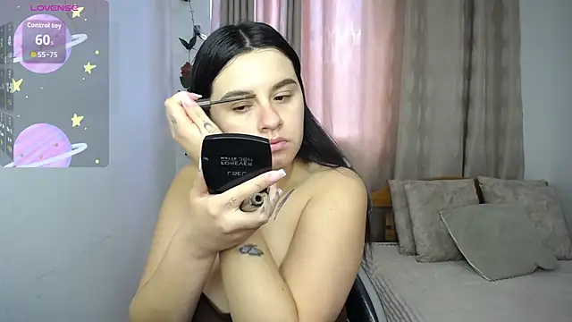 Snapshot of SaraBraun_ chatting on October 2025 07:00:01 PM SaraBraun online show from October 2025 07:00:01 PM