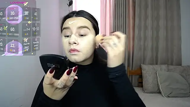 Snapshot of SaraBraun_ chatting on December 2025 04:39:02 PM SaraBraun online show from December 2025 04:39:02 PM