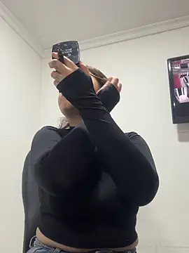 Snapshot of SaraBraun_ chatting on November 2025 02:32:01 PM SaraBraun online show from November 2025 02:32:01 PM