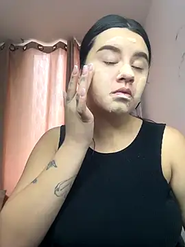 Snapshot of SaraBraun_ chatting on October 2025 04:39:01 PM SaraBraun online show from October 2025 04:39:01 PM