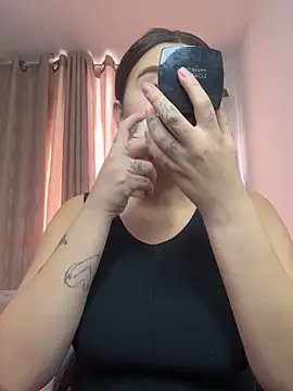 Snapshot of SaraBraun_ chatting on November 2025 04:43:02 PM SaraBraun online show from November 2025 04:43:02 PM