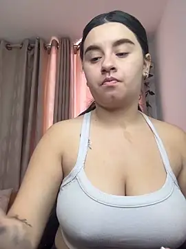 Snapshot of SaraBraun_ chatting on October 2025 04:50:02 PM SaraBraun online show from October 2025 04:50:02 PM