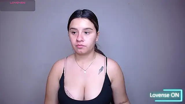 Snapshot of SaraBraun_ chatting on February 2026 06:06:01 PM SaraBraun online show from February 2026 06:06:01 PM