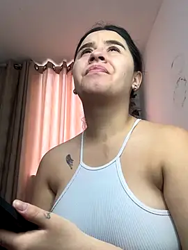 Snapshot of SaraBraun_ chatting on October 2025 04:18:01 PM SaraBraun online show from October 2025 04:18:01 PM