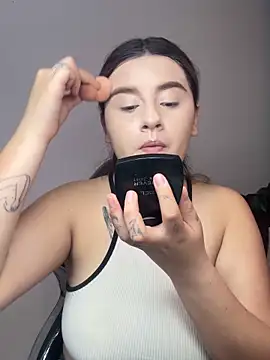 Snapshot of SaraBraun_ chatting on December 2025 04:45:01 PM SaraBraun online show from December 2025 04:45:01 PM