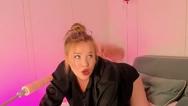 Snapshot of AgnesMilns chatting on December 2024 08:36:01 AM AgnesMilns online show from December 2024 08:36:01 AM