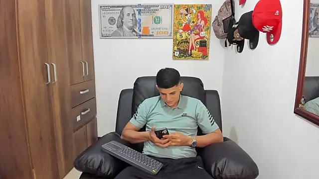 Snapshot of boss_of_cash chatting on September 2025 01:56:02 AM boss of cash online show from September 2025 01:56:02 AM