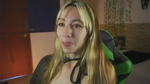 Snapshot of Michell_Wallker chatting on February 2026 01:52:01 PM Michell Wallker online show from February 2026 01:52:01 PM