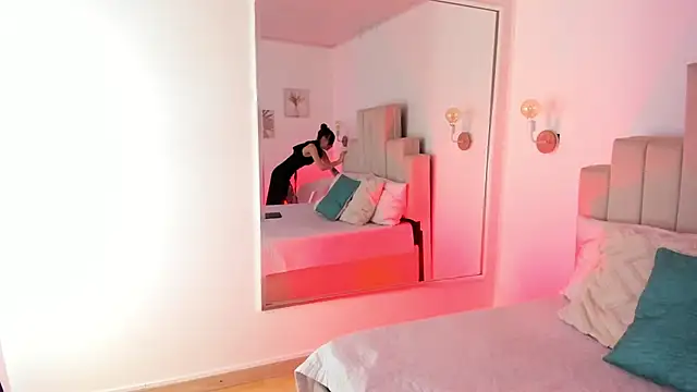 Snapshot of Michell_Wallker chatting on December 2025 04:21:02 PM Michell Wallker online show from December 2025 04:21:02 PM